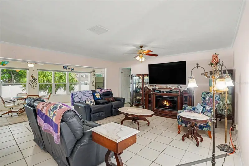 1703 New Bedford Dr, FL