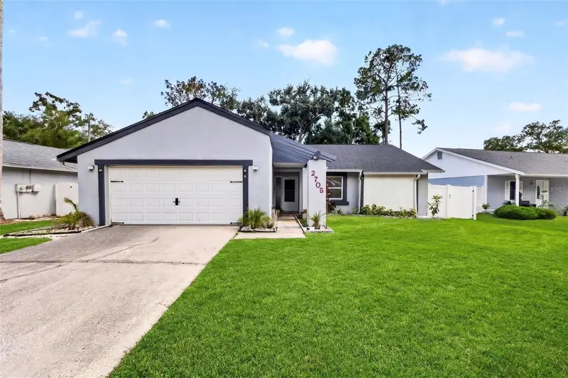 2705 Lakeville Dr, FL
