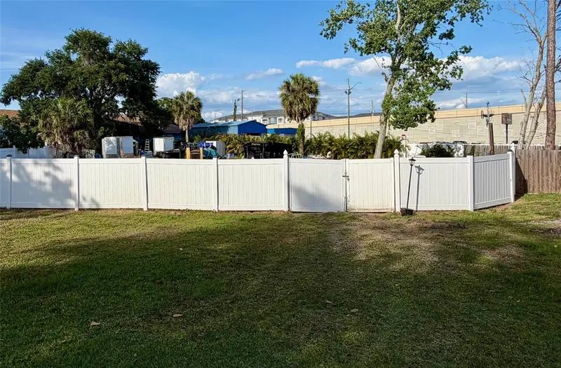 1455 Laconia Dr E, FL