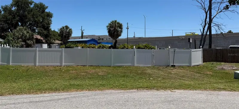 1455 Laconia Dr E, FL