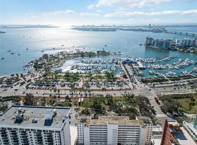 33 S Gulfstream Ave #409, FL