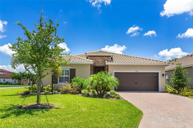 4919 Tobermory Way, FL