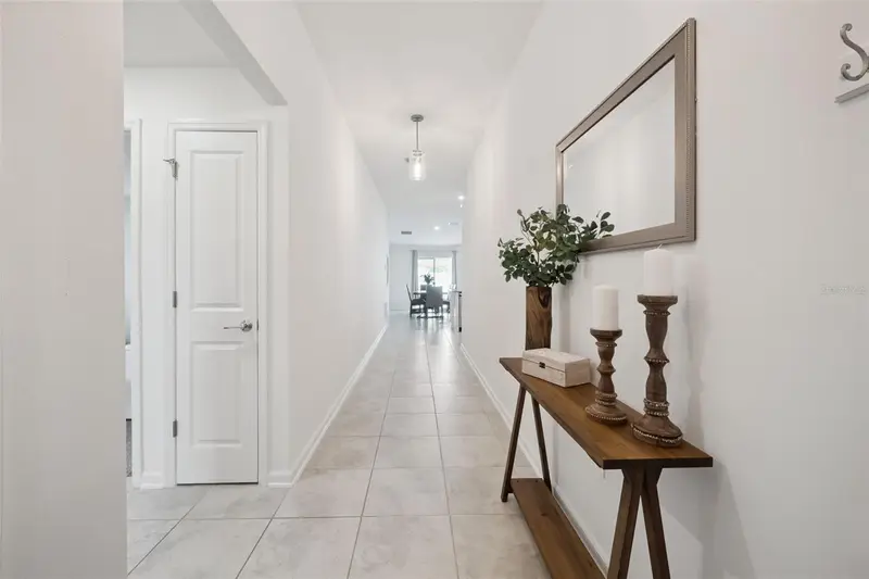 893 Laurel View Way, FL