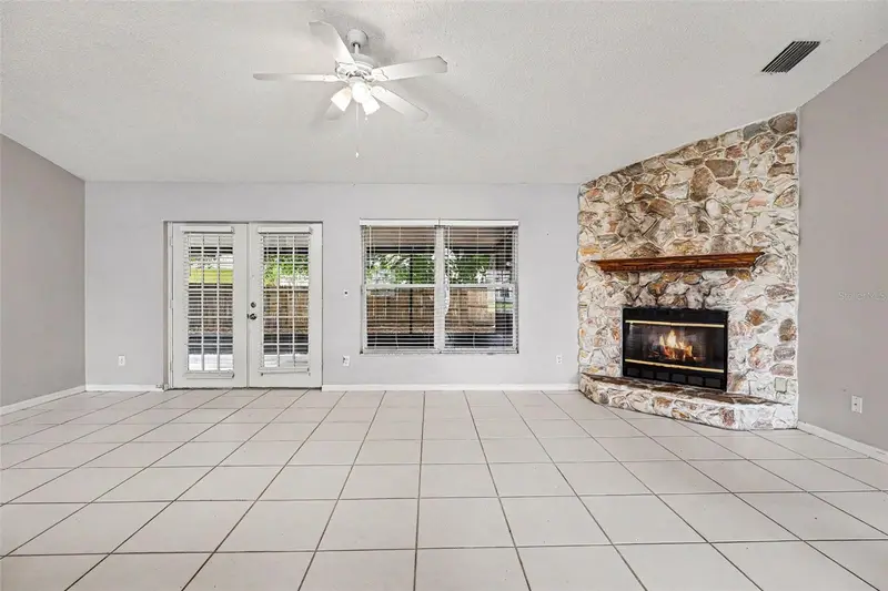 805 Topaz Dr, FL