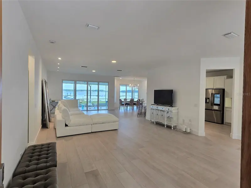 560 Eden Dr, FL