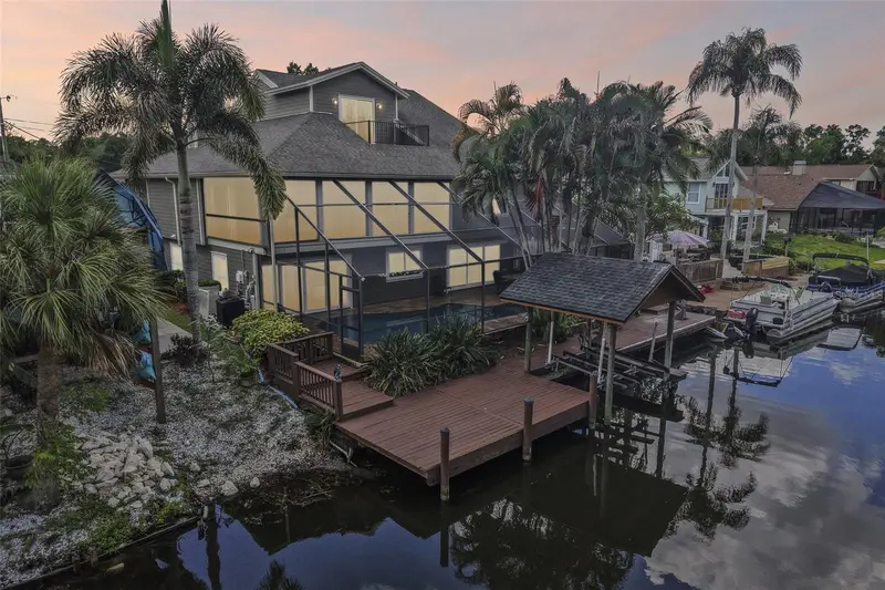 3157 N Canal Dr, FL