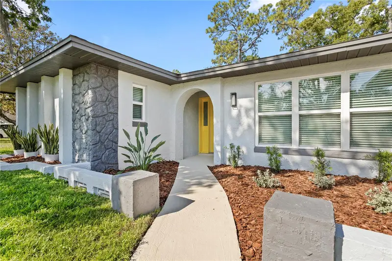 516 Oakwood Ct, FL