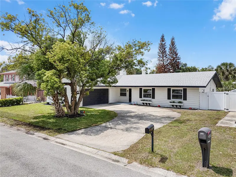 2829 Aloma, FL
