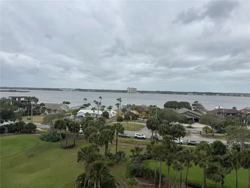 1 Oceans West Blvd #6b1, FL