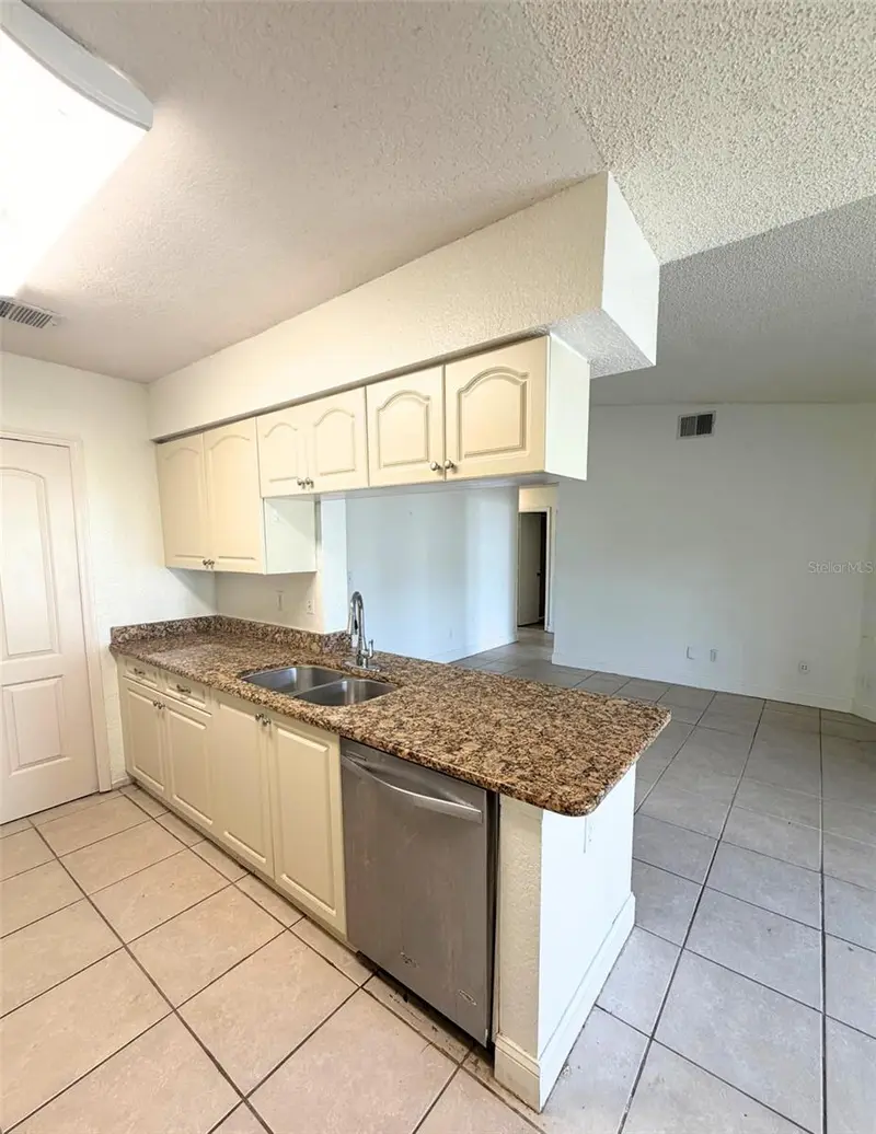 2550 N Alafaya Trl #8204, FL