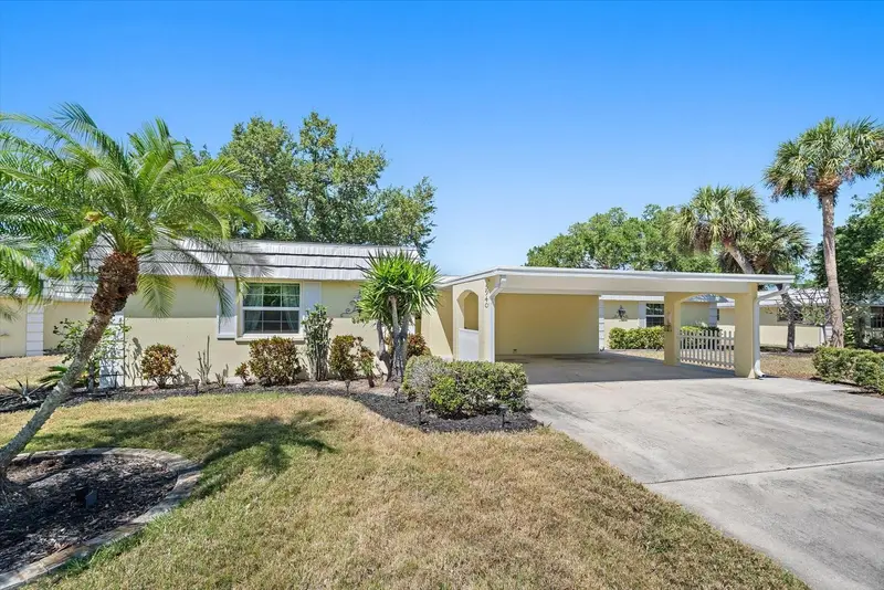 5940 Driftwood Ave #15, FL