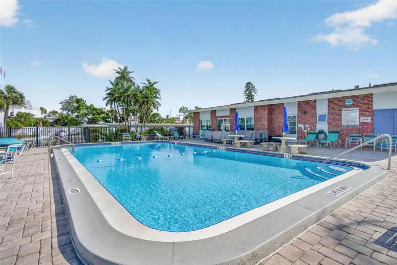 5555 Gulf Blvd #402, FL