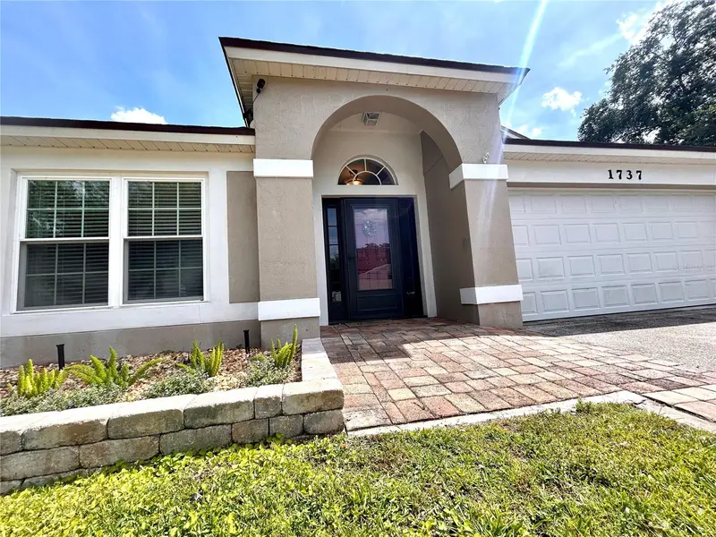 1737 Setting Sun Loop, FL