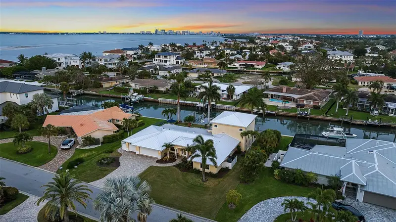 524 Hornblower Ln, FL