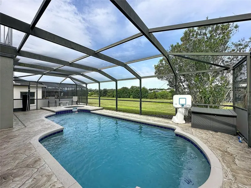 735 Kildrummy Dr, FL