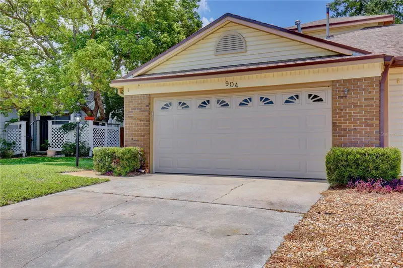904 Norfolk Ct, FL