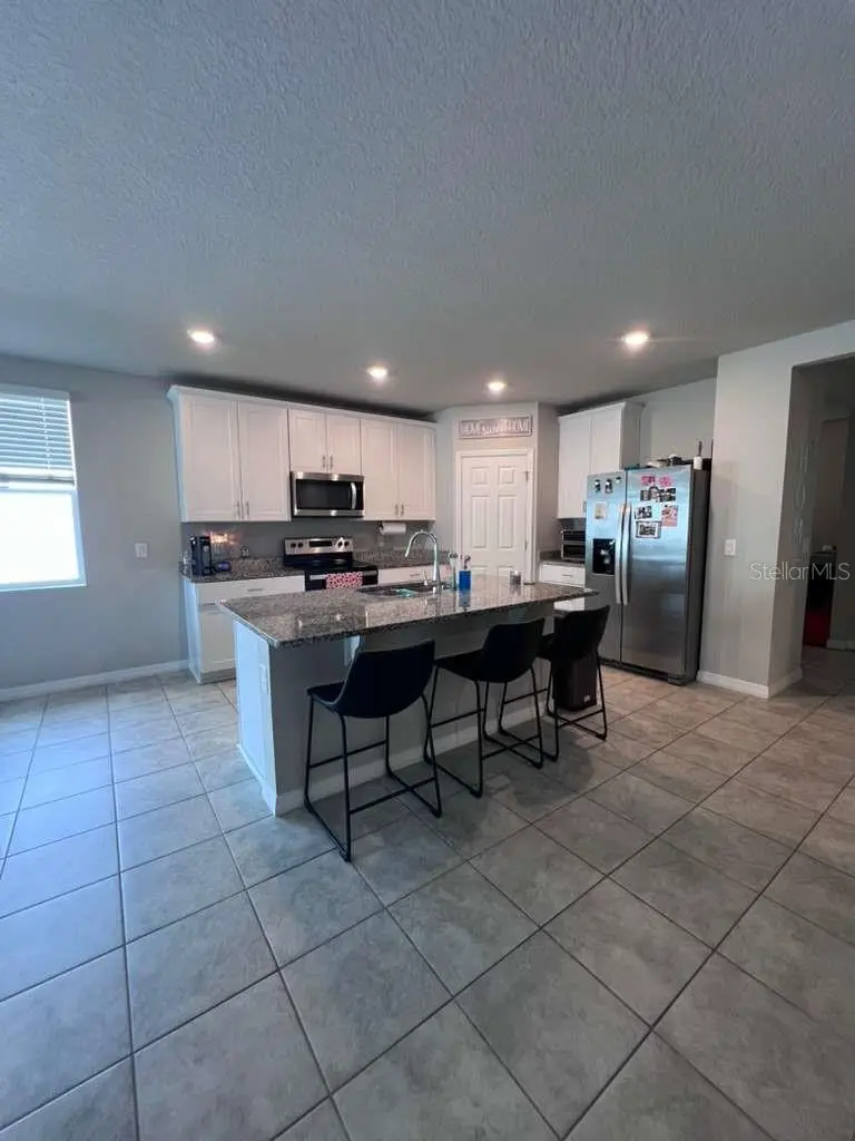 560 Jerry Ln, FL