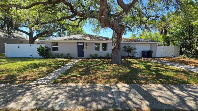 541 Roanoke St, FL