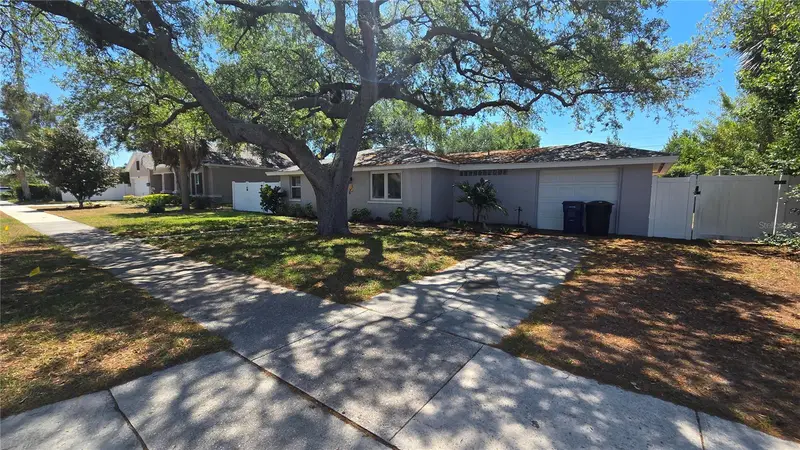 541 Roanoke St, FL