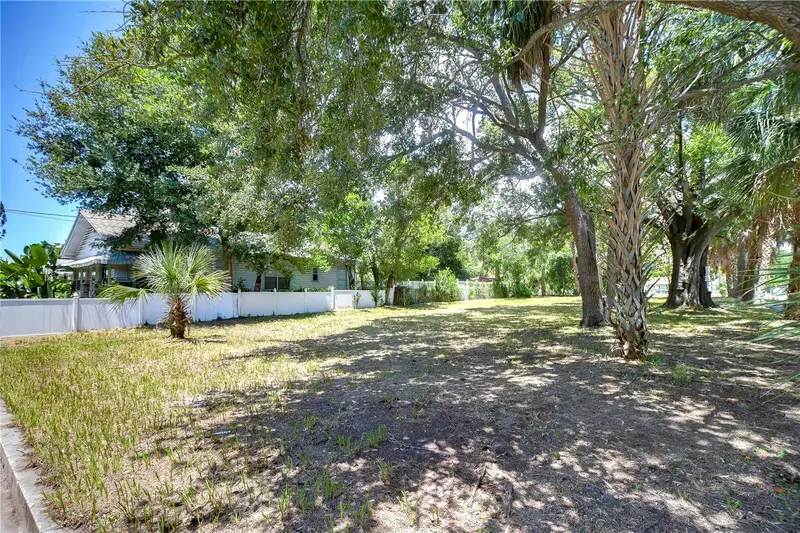 1522 E 26th Ave, FL
