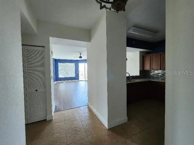 2801 S Ridgewood Ave #403, FL