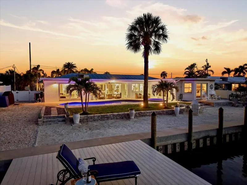 617 Dundee Ln, FL