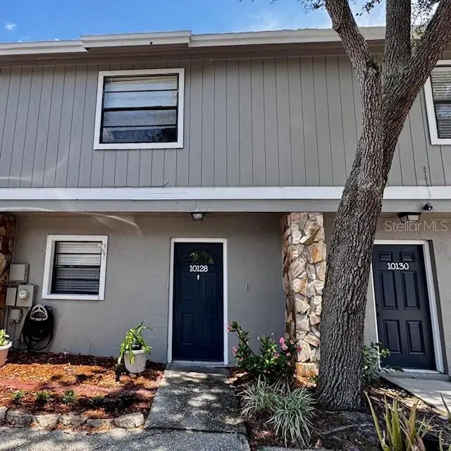 10128 Lake Oak Cir, FL