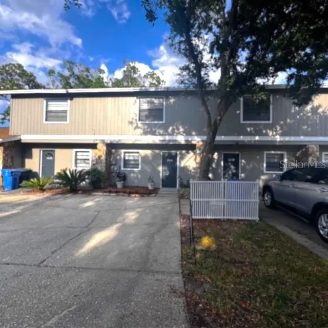 10128 Lake Oak Cir, FL