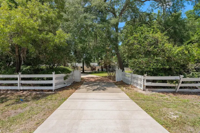 18425 State Road 44, FL