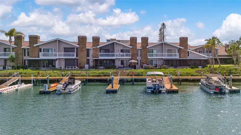 121 Lagoon Ct, FL