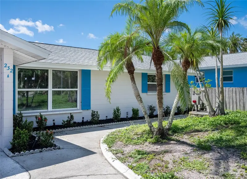 232 Pocono Trl E, FL