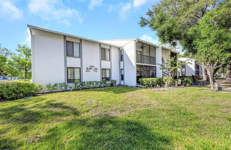 1281 Pine Ridge Cir E #A2, FL