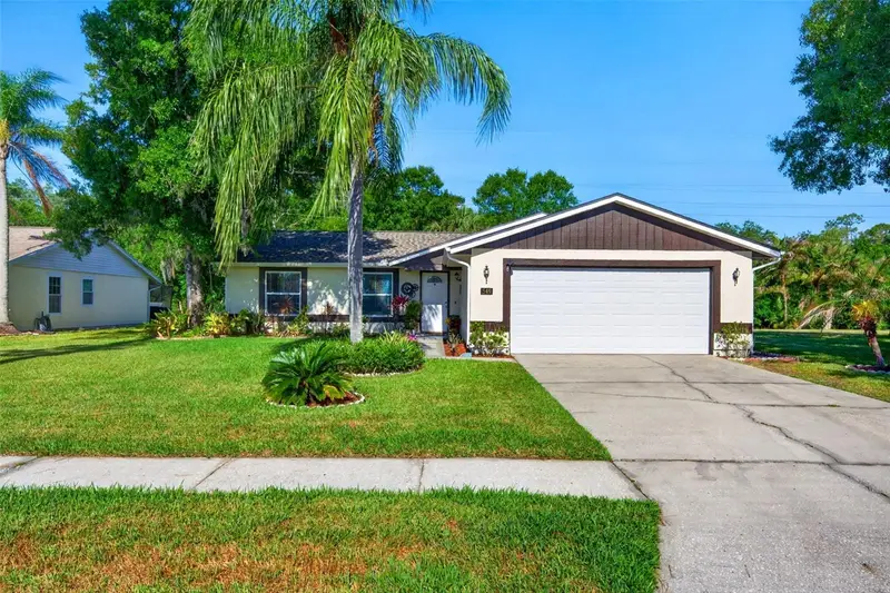 549 Longwood Cir, FL