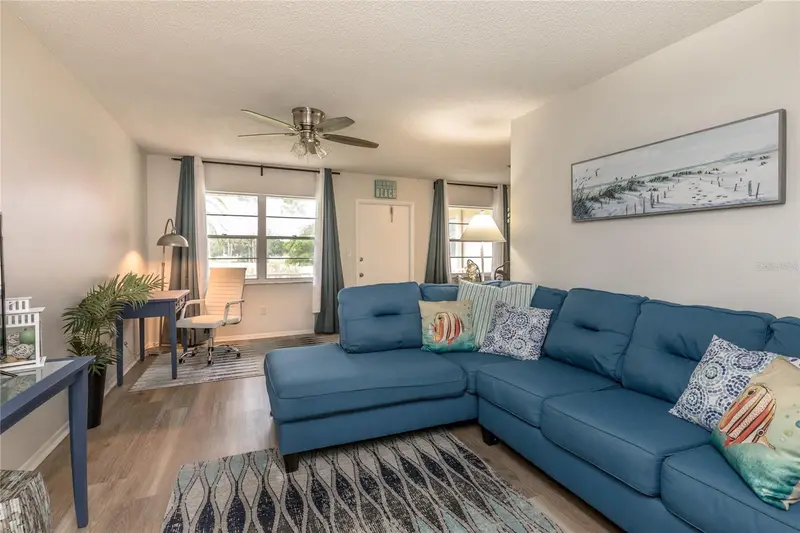 5 Vista Palm Ln #203, FL