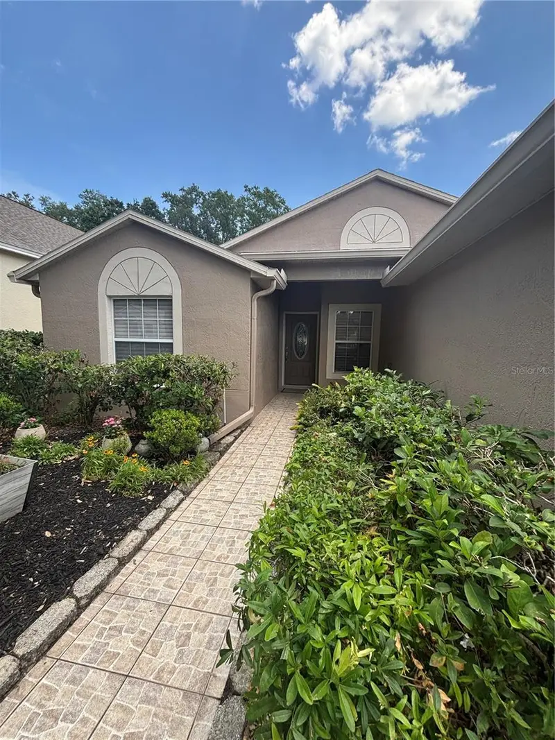 649 Buckingham Dr, FL