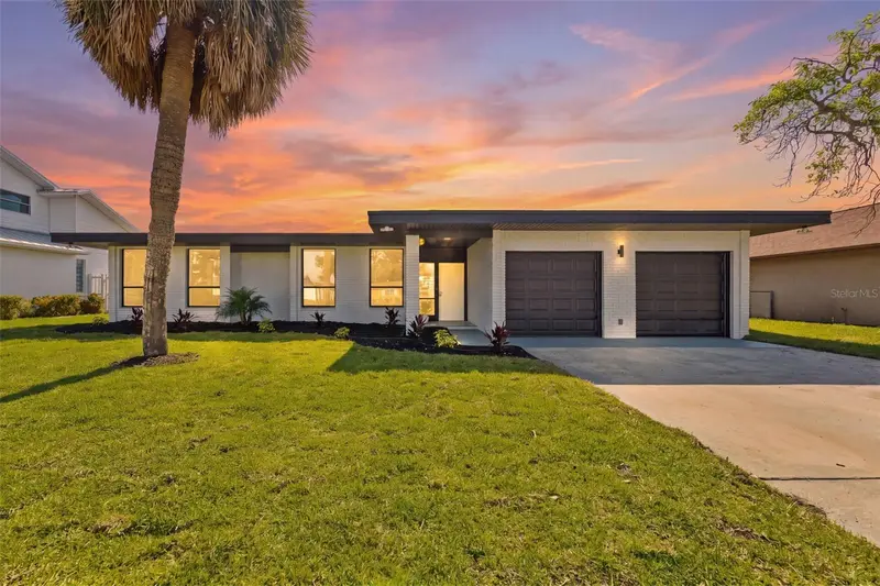 3917 E Eden Roc Cir, FL