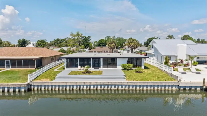 3917 E Eden Roc Cir, FL