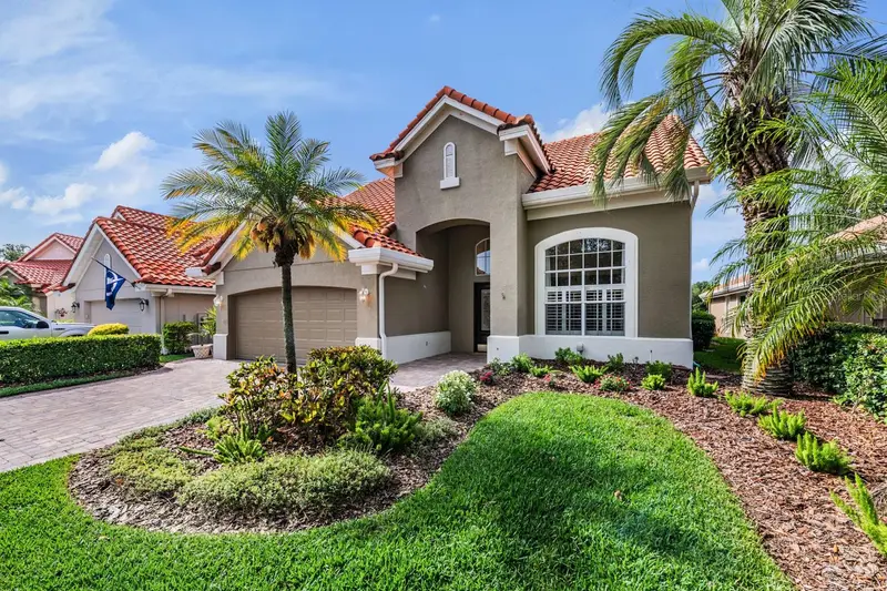18911 Avenue Biarritz, FL
