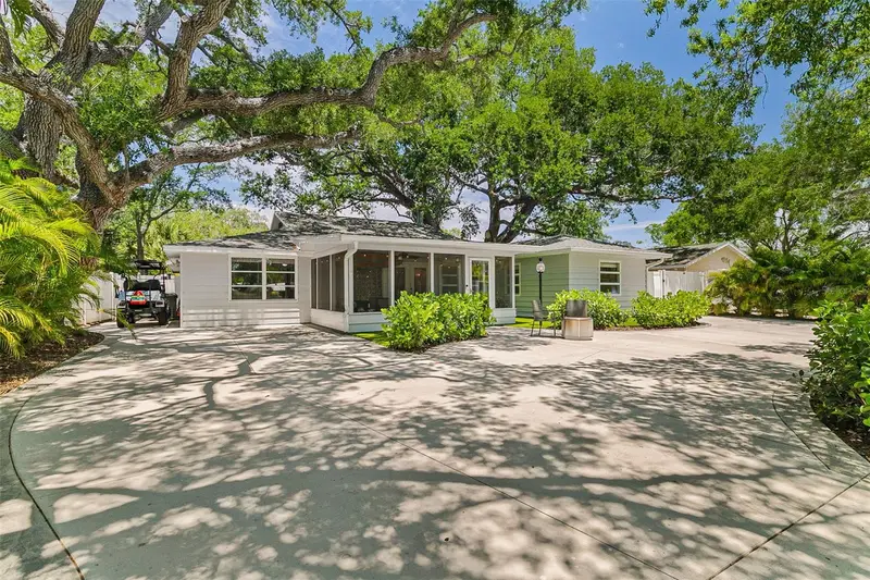 2215 Hibiscus St, FL