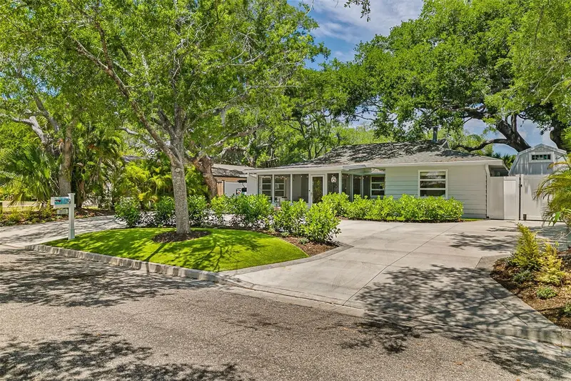 2215 Hibiscus St, FL