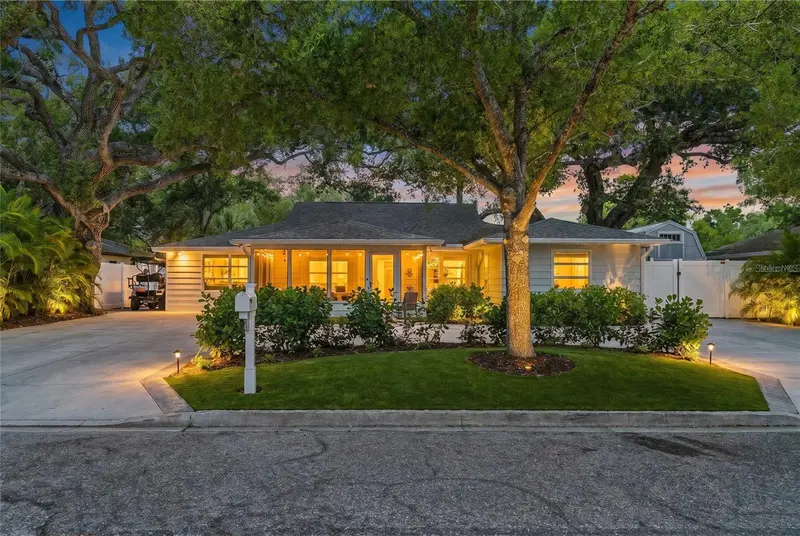 2215 Hibiscus St, FL