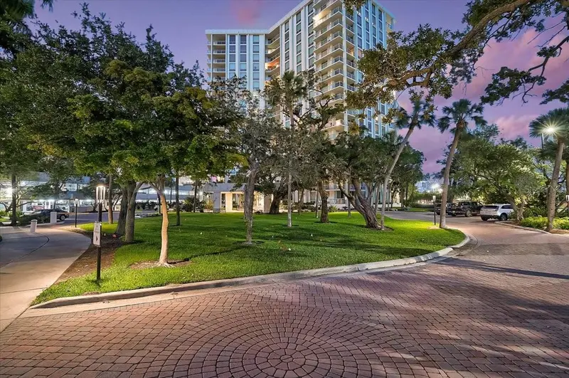 1111 N Gulfstream Ave #7c, FL