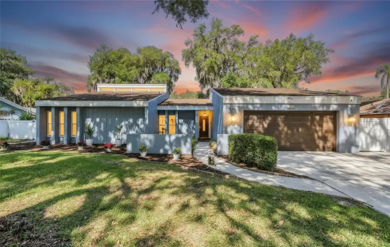 6323 Oak Sq E, FL