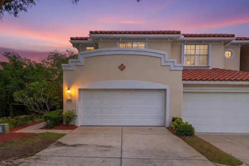 252 Valencia Cir, FL