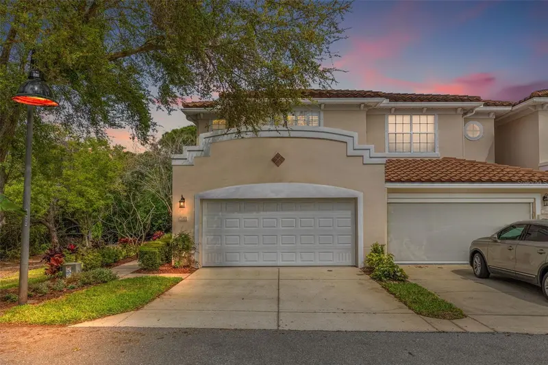 252 Valencia Cir, FL