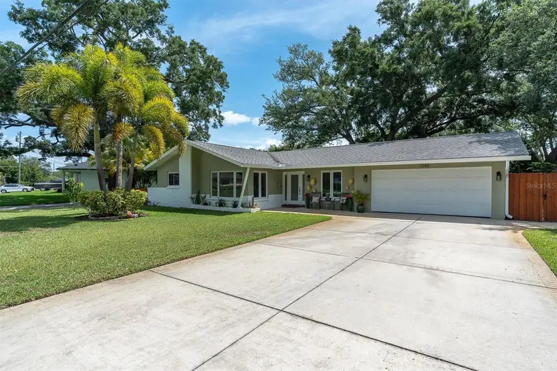 1243 Brookside Dr, FL