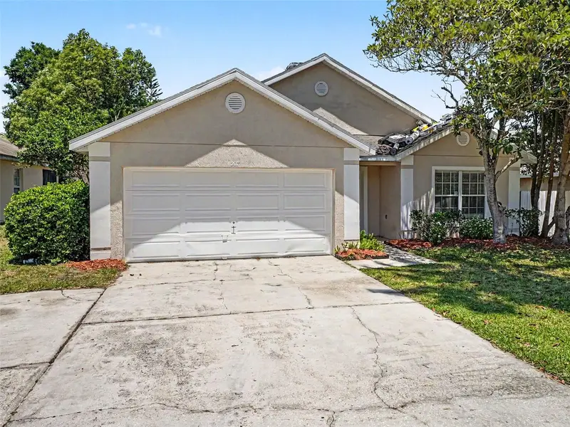 207 Lake Mccoy Dr, FL