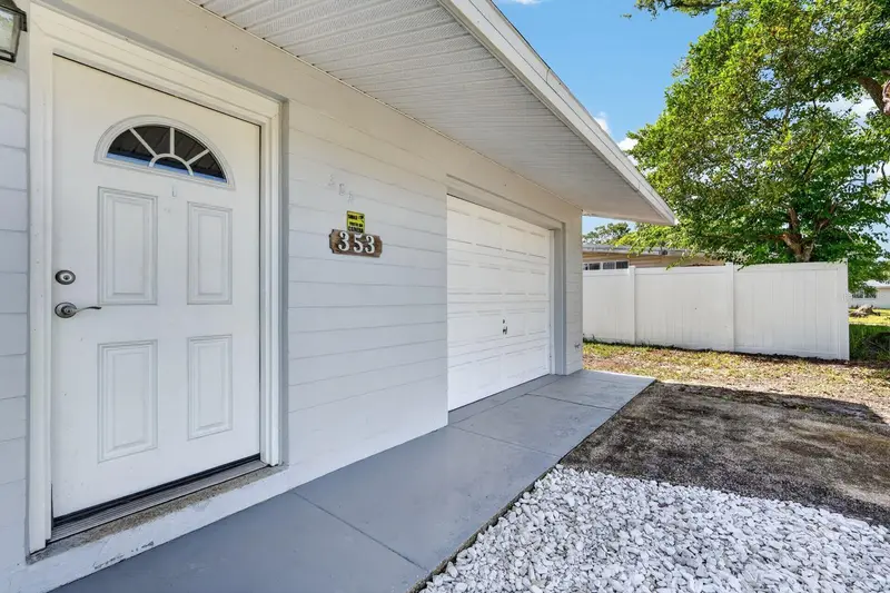 353 Chardon Rd, FL
