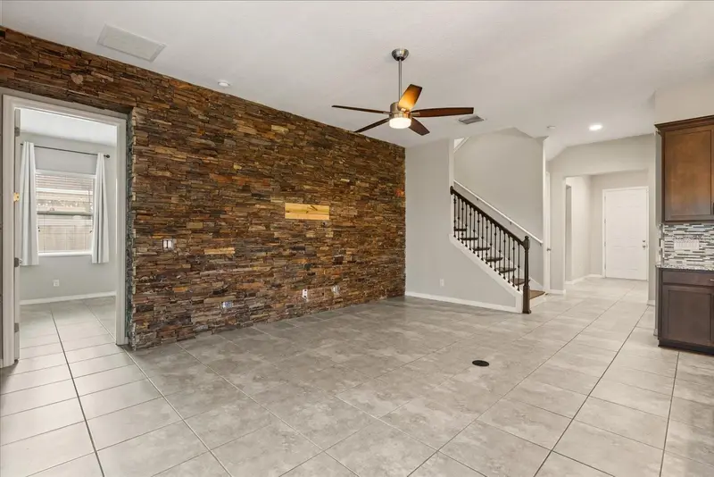 1046 Grand Hilltop Dr, FL