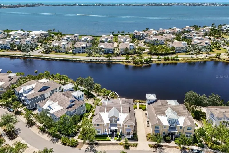 258 Sapphire Lake Dr #202, FL